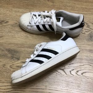 Women’s size 6 adidas superstars